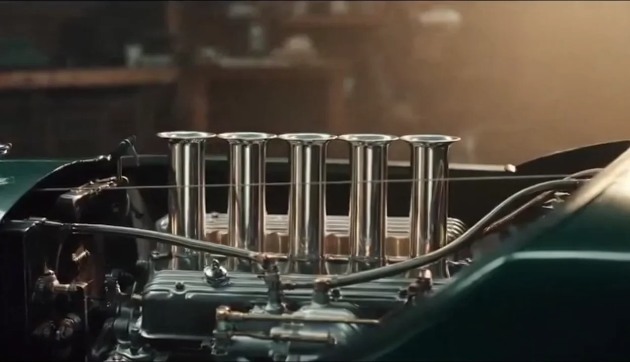 Os Últimos Guardiões do Motor Seis em Linha